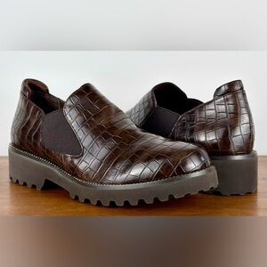 Vaneli Zivana Crocodile Embossed Brown Leather Loafers Size 7